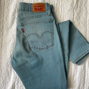 •Super Skinny Levi’s Denim•